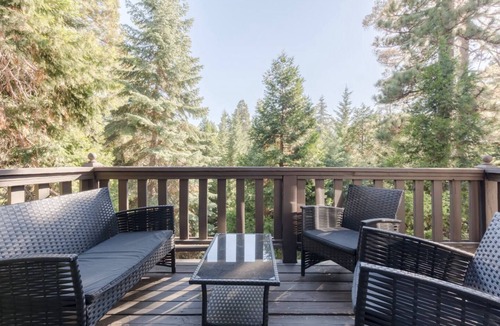 Cedar Glen Cabin | Entertainment Galore Pool Table, Video games, Foosball, basketball , lake rights