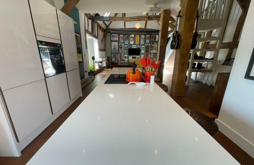 Stevenage House | Entertainment Packed 3BDR Barn at Stevenage