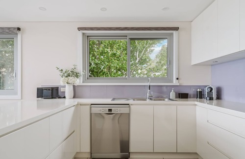 Hyams Beach House | Entice at Hyams - pet-friendly