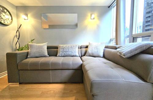 Toronto Entertainment District Apartment | Entire 1 Bedroom Condo - Toronto's Entertainment District