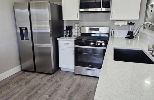 Montopolis House | ENTIRE 1-STORY HOME | 4BR/3BA | Near Downtown & Airport | WFH Read