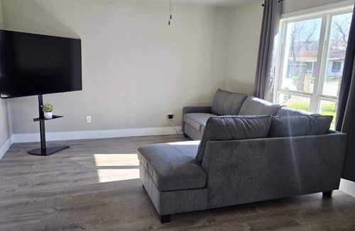 Montopolis House | ENTIRE 1-STORY HOME | 4BR/3BA | Near Downtown & Airport | WFH Read