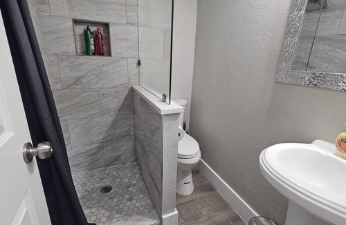 Montopolis House | ENTIRE 1-STORY HOME | 4BR/3BA | Near Downtown & Airport | WFH Read