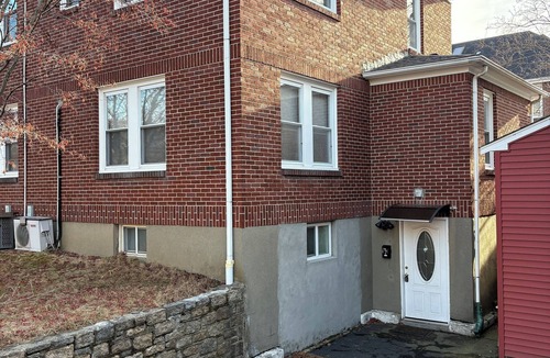 Nonantum House | Entire 1BR in Newton AC Parking Walk to Shops