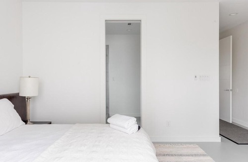 Knox - Henderson House | Entire 2 bd/2ba Duplex, Lower Greenville
