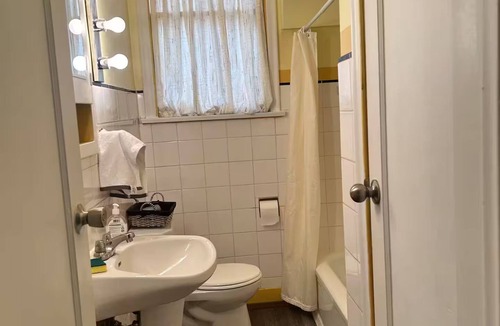 Crescent Heights House | Entire 2 BDRM, centrally located place