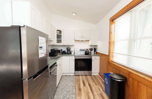 St. Albans Historic District House | Entire 2 Bdrm house, 5 mins from NWMC and DwnTwn