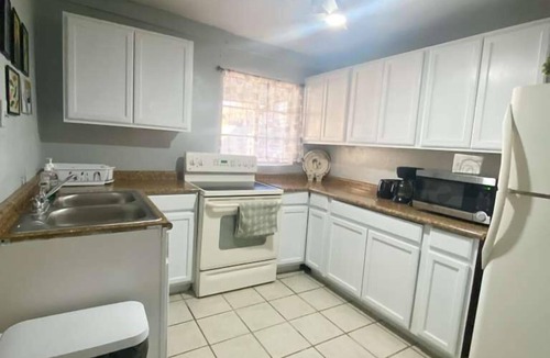 El Paso House | Entire 2-bedr Apt in El Paso with AC and WiFi