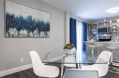 Waterloo Apartment | ENTIRE 2 BEDROOM APARTMENT UPTOWN WATERLOO