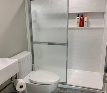 Fairfield Apartment | ENTIRE 2 BEDROOM APARTMENT DOWNTOWN - u5