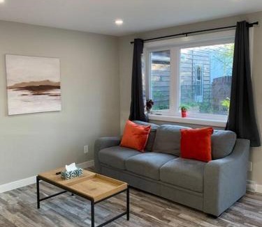 Fairfield Apartment | ENTIRE 2 BEDROOM APARTMENT DOWNTOWN - u5