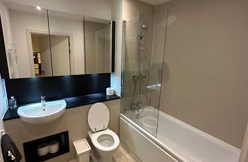 Royal Docks Apartment | Entire 2 bedroom flat