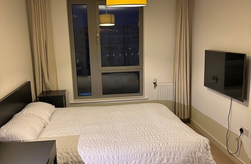 Royal Docks Apartment | Entire 2 bedroom flat