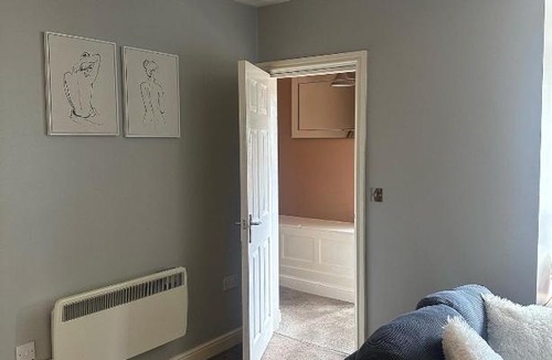 Oldbury Apartment | Entire 2 bedroom house.