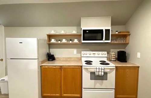 Lambton Shores House | ENTIRE 2-BEDROOM TOWNHOUSE ON A RUSTIC FARM, 20 Minutes from GrandBend!