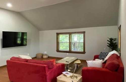 Arkona Apartment | ENTIRE 2-BEDROOM TOWNHOUSE ON a RUSTIC FARM - C