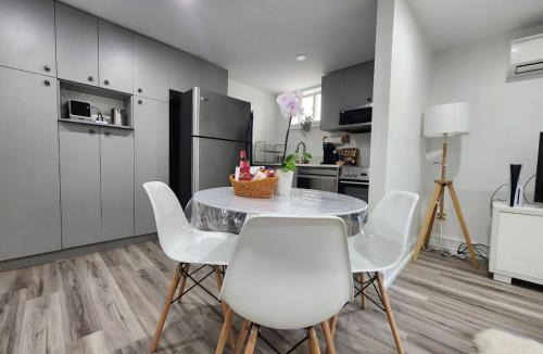 Yonge and Lawrence Apartment | Entire 2BR Apt in Midtown Toronto, walk to Subway & Shops