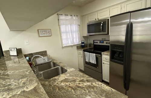 Bonanza Condo | Entire 3 bed 3 bath condo in central Laredo