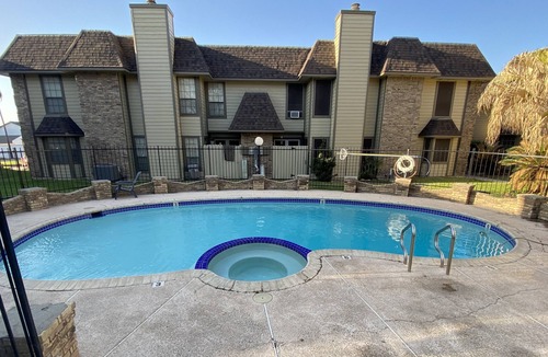 Bonanza Condo | Entire 3 bed 3 bath condo in central Laredo