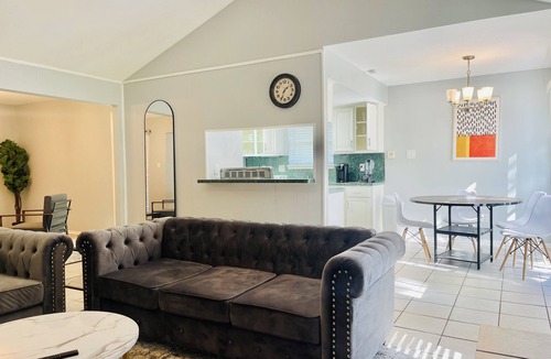Sharpstown House | Entire 3 bedroom Classic style Home in the Heart of Houston TX