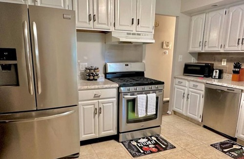 Orange Prairie House | Entire 3 Bedroom Home, Quiet & Safe Neighborhood