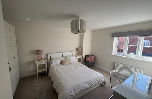 Brackley House | Entire 4 Bed House for Silverstone F1