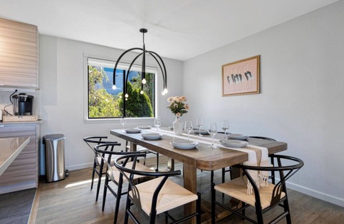 Bryn Mawr-Skyway House | Entire 5B2B Home | Serene Lake Views & Hot Tub