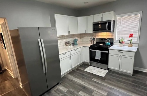 Franklin Park House | Entire 6BD 2BA House Minutes from O’Hare