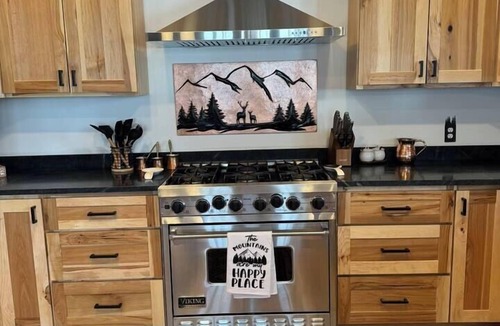 North Woodstock House | Entire 8 bedroom 9 bath home in White Mountains