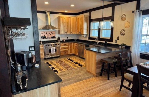 North Woodstock House | Entire 8 bedroom 9 bath home in White Mountains