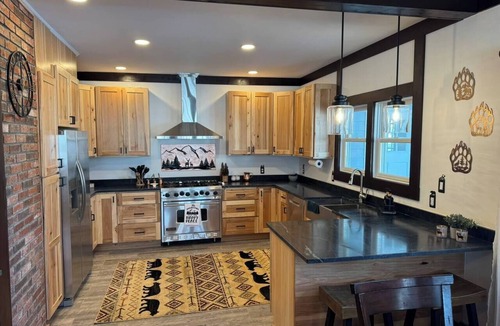 North Woodstock House | Entire 8 bedroom 9 bath home in White Mountains