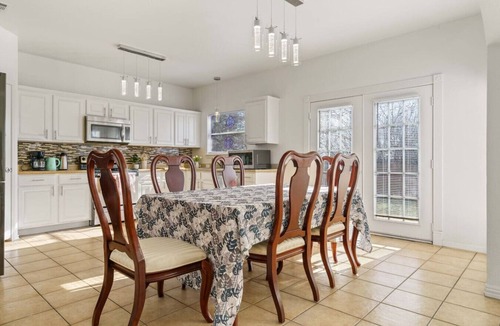 Manor House | Entire 8-BR Home Near Tesla & Samsung Sites