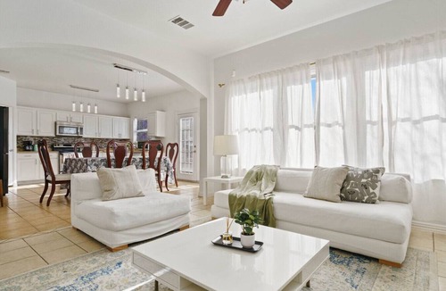 Manor House | Entire 8-BR Home Near Tesla & Samsung Sites