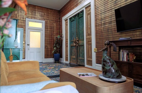 Natchez Condo | Entire Above Gallery Suites - enjoy the entire second floor above the gallery!