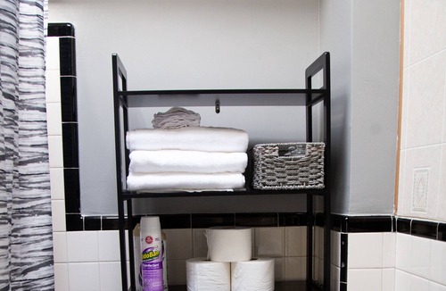 Yeadon House | Entire Amazing 1br apartment