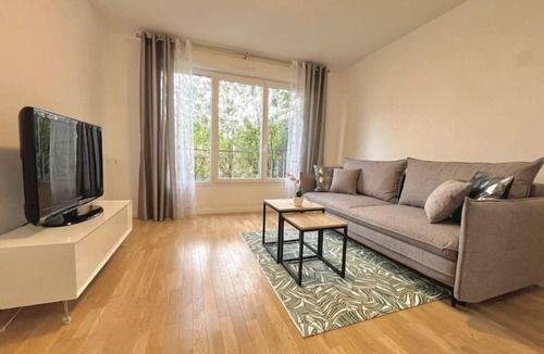 L'Echat Apartment | Entire apartment, 2 rooms with private parking