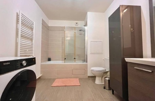 L'Echat Apartment | Entire apartment, 2 rooms with private parking