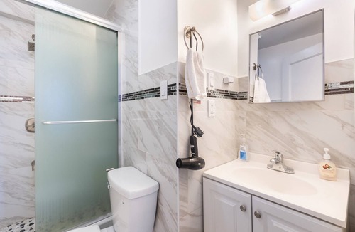 Crown Heights House | Entire Apartment (5 Rooms and 5 Private Bathrooms)