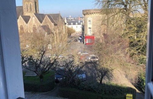 Laval Apartment | ENTIRE APARTMENT DOWNTOWN LAVAL