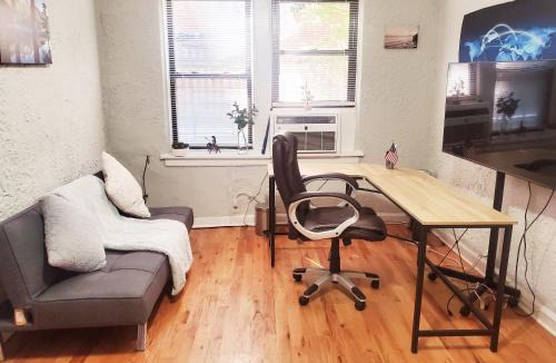Park West Apartment | Entire Apartment in heart of Lincoln Park & Lake Sea and beach