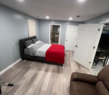 Oak Park House | Entire Apartment in Oak Park, IL
