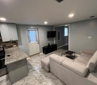 Oak Park House | Entire Apartment in Oak Park, IL
