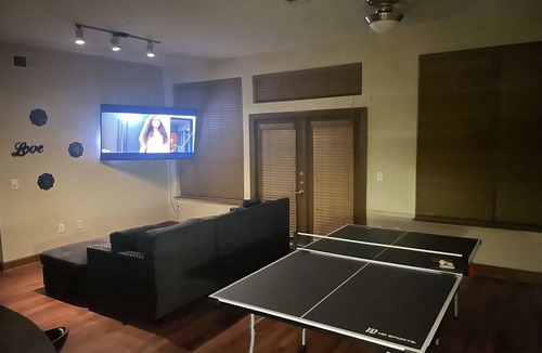 Houston Apartment | Entire Apt 1br w/private balcony SouthWest Houston
