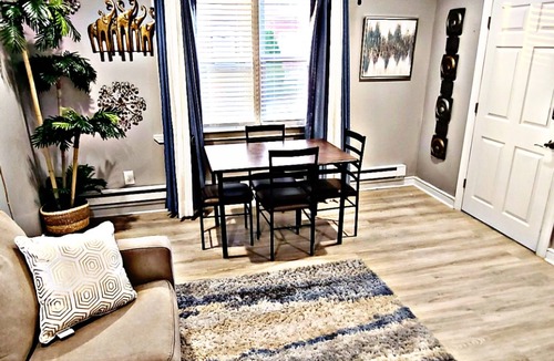 Cheltenham House | *ENTIRE APT/KING BED*