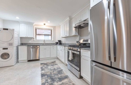 North End Apartment | Entire Apt Near Wharf