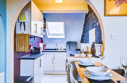 Westcliff-on-Sea Apartment | Entire Artistic Open-Plan Top Floor Apartment