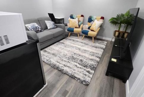 Transcona House | Entire Basement Suite with Private Entrance
