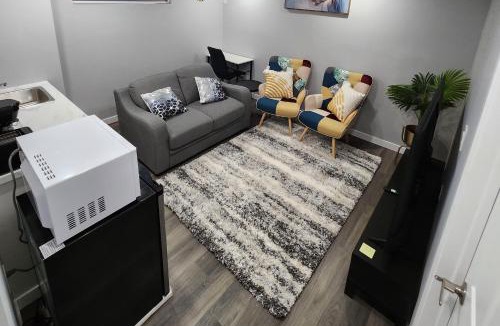 Transcona House | Entire Basement Suite with Private Entrance