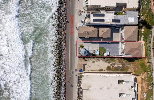 Townsite House | Entire Beach Front Cottage