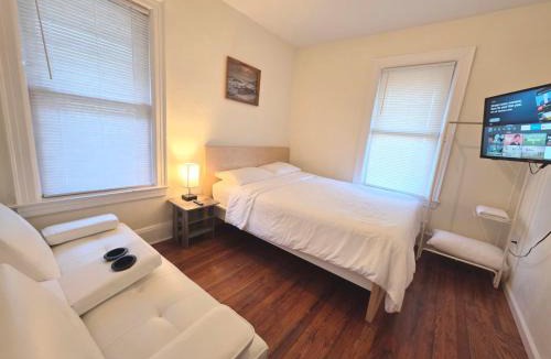 Queens Apartment | Entire Beautiful 2BR Private Apartment [R]
